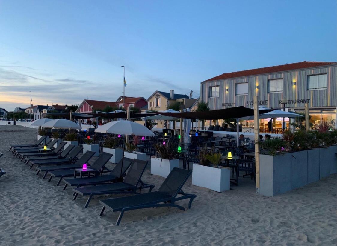 Acadie Saint Victor - Hotel Restaurant - Face Mer - Chatelaillon Plage Eksteriør bilde