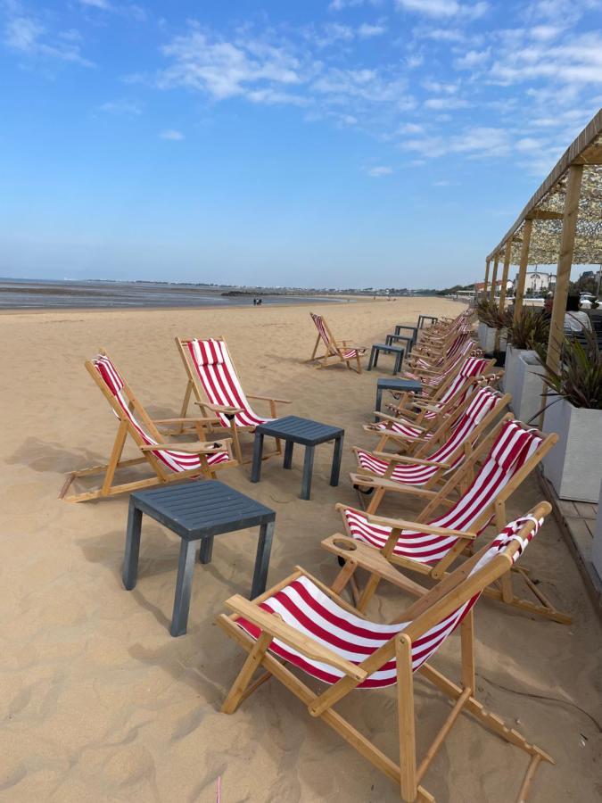 Acadie Saint Victor - Hotel Restaurant - Face Mer - Chatelaillon Plage Eksteriør bilde
