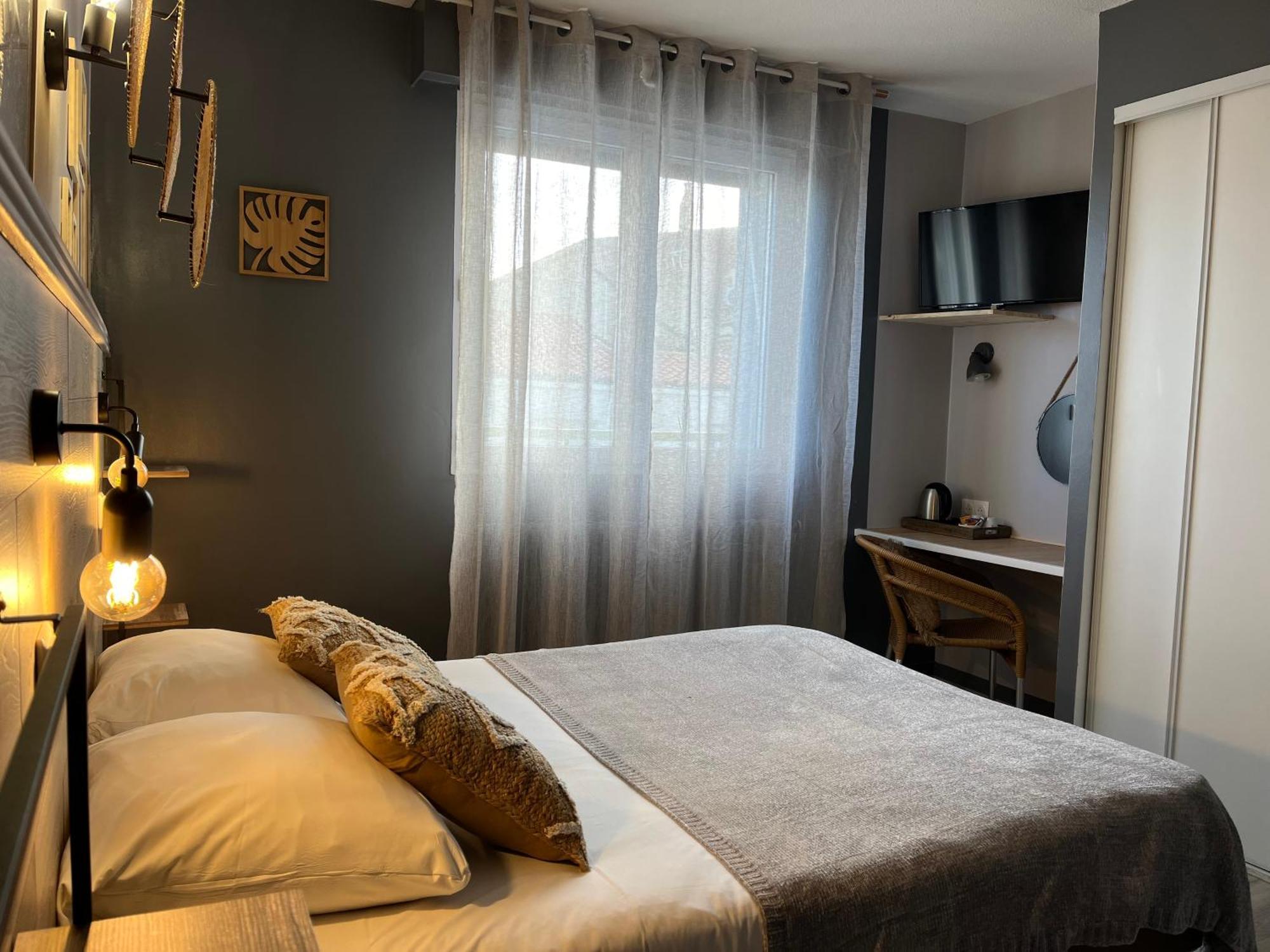 Acadie Saint Victor - Hotel Restaurant - Face Mer - Chatelaillon Plage Eksteriør bilde