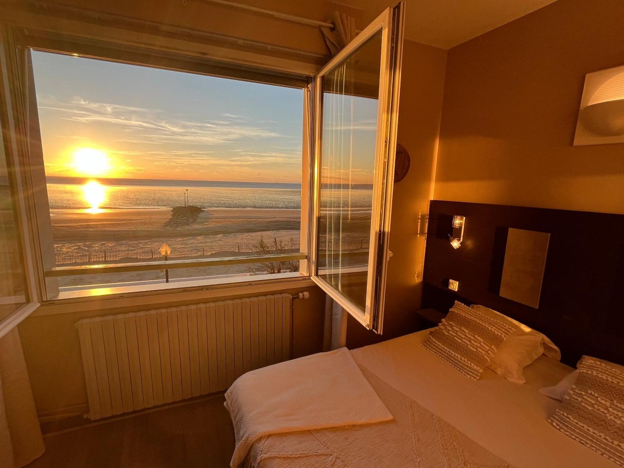 Acadie Saint Victor - Hotel Restaurant - Face Mer - Chatelaillon Plage Eksteriør bilde