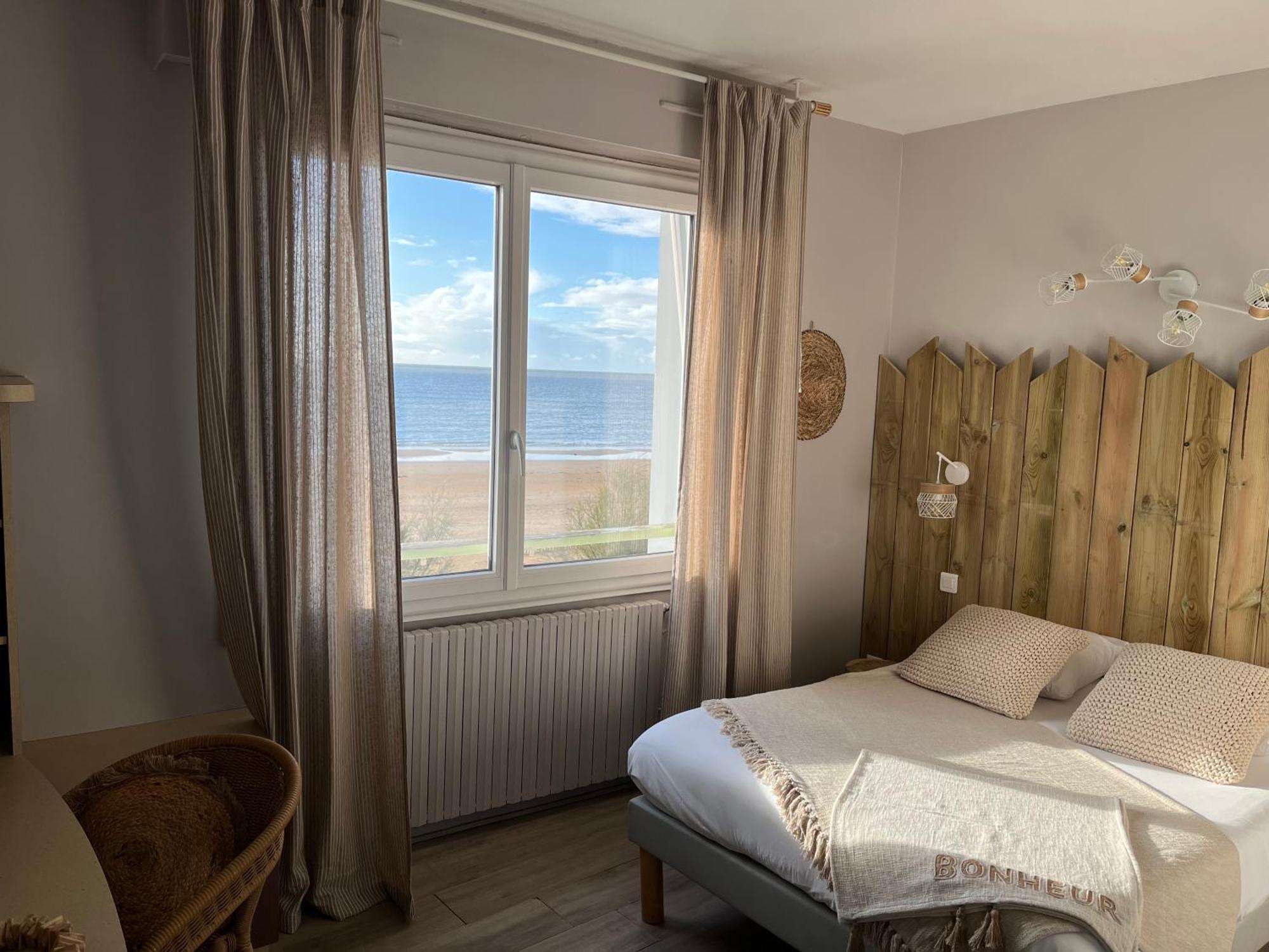 Acadie Saint Victor - Hotel Restaurant - Face Mer - Chatelaillon Plage Eksteriør bilde